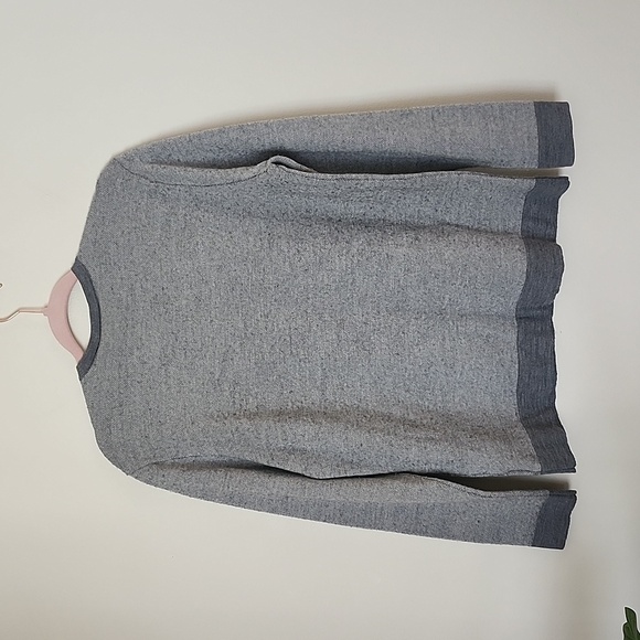 Calvin Klein neutral v neck long sleeve sweater, merino wool blend, Large - Picture 8 of 8